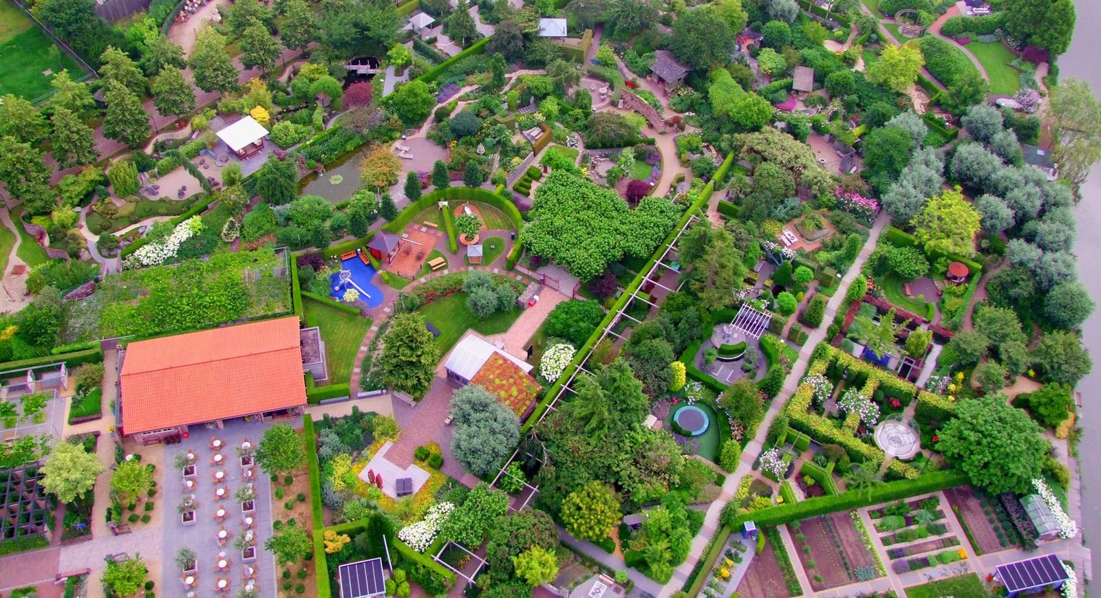Bloemenpark Appeltern Luchtfoto van Bloemenpark Appeltern